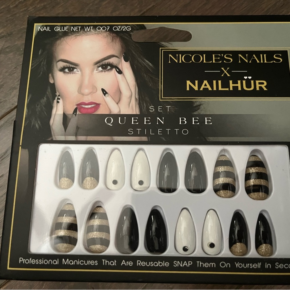 Black and White Press-On Nails with Striped Patterns